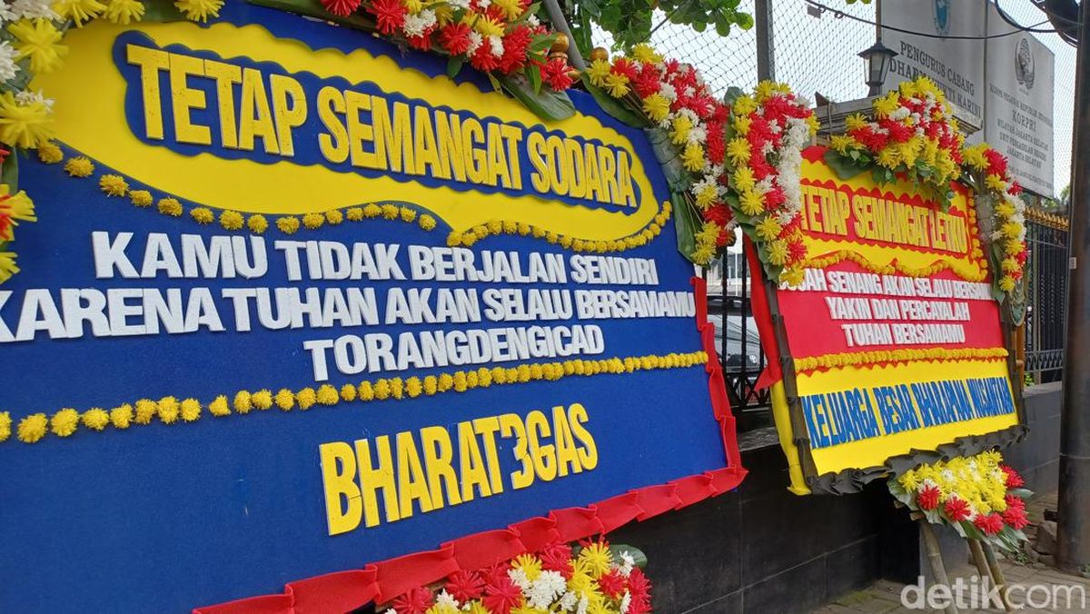 Jangan Sampai Keliru, Ikuti 4 Langkah Sebelum Memesan Karangan Bunga Makassar Berikut!